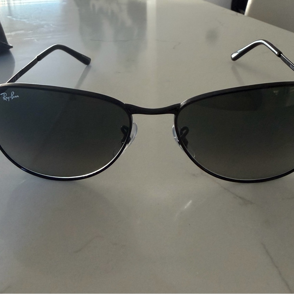 Ray-Ban Dark Gray Aviator Sunglasses with Case
0RB3733 002/7159
